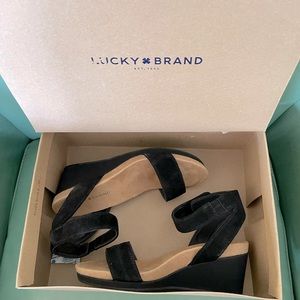 Lucky Brand LP-Kanoa Oiled Suede, Wedge Sandals, Black, Size 7M